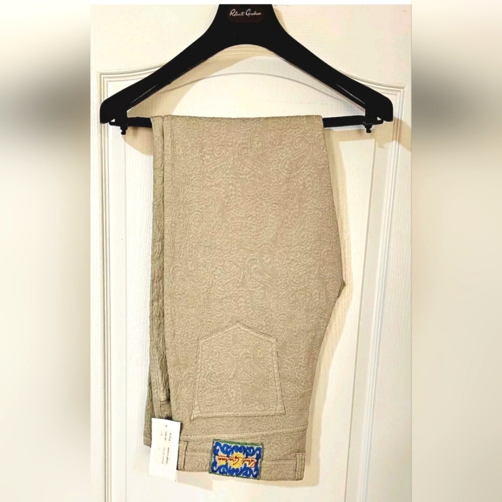 ROBERT GRAHAM MEN'JEANS NEW WITH TAGS SIZE 34, IN TAN COLOR.